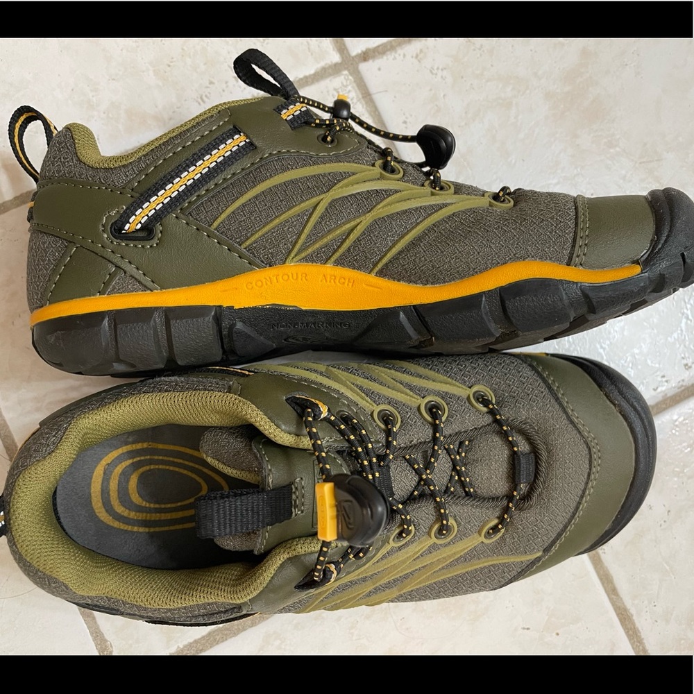 KEEN shoes size 35/5 in almost new condition.